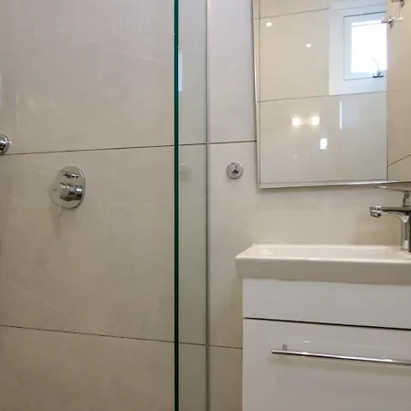 Phaedrus Living - Seaside Luxury Flat Harbour 110 * Пафос